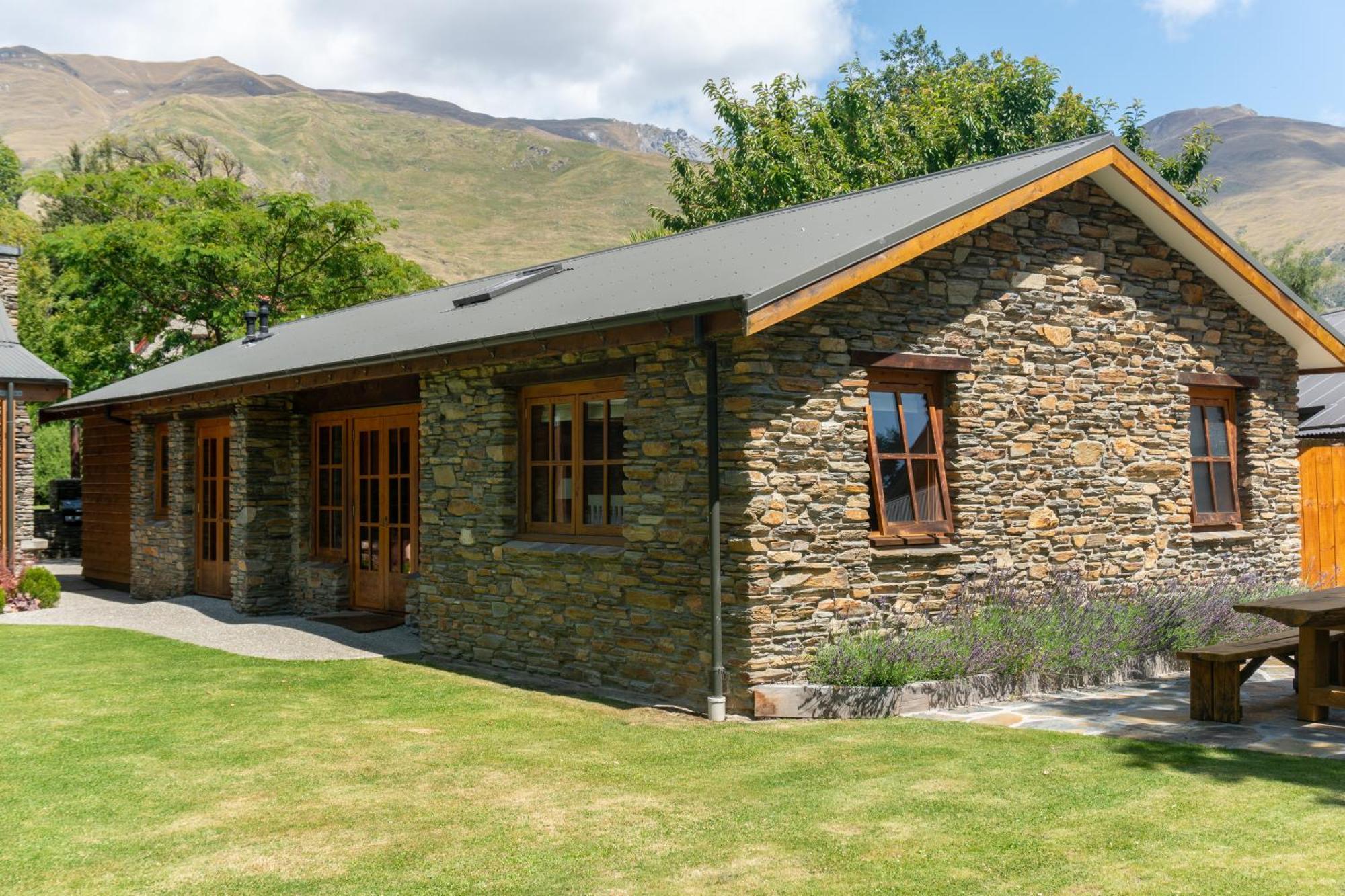Wanaka Homestead Lodge & Cottages Buitenkant foto